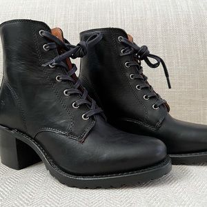 Frye Women’s Sabrina 6G Lace-up